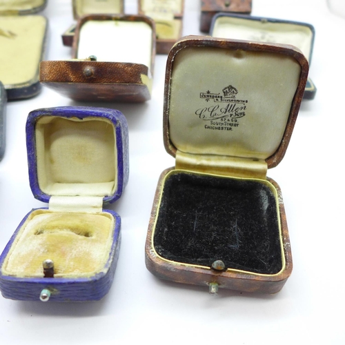 669 - Twelve jewellery and ring boxes