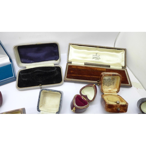 677 - Jewellery and ring boxes