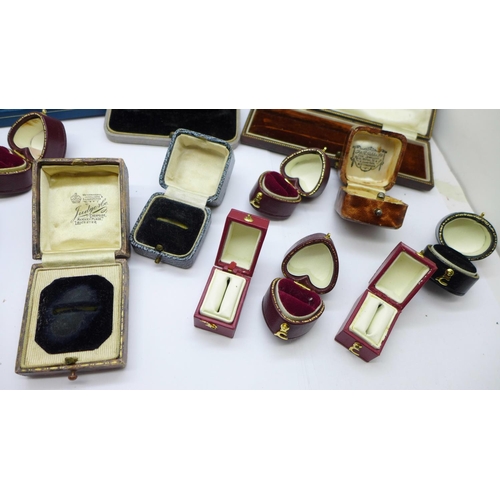 677 - Jewellery and ring boxes