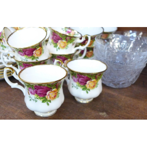 689 - Royal Albert Old Country Roses fourteen tea cups and saucers, twelve coffee cups and saucers, cream ... 