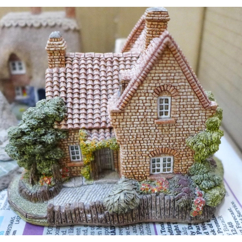 780 - Seventeen Lilliput Lane cottages, some a/f (small chips)