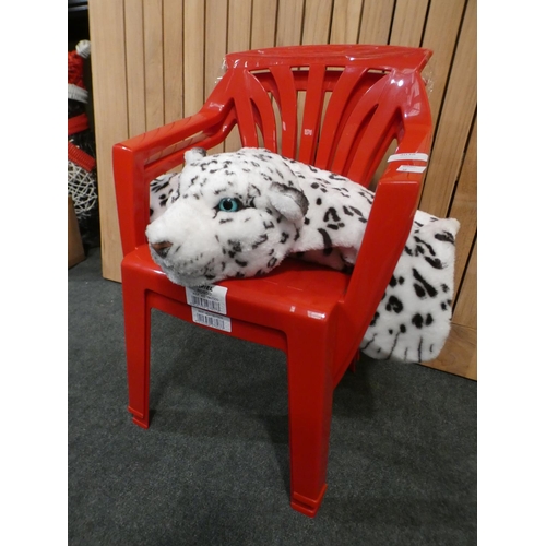 3038 - Two children's red plastic chairs and a snow leopard rug * this lot is subject to VAT