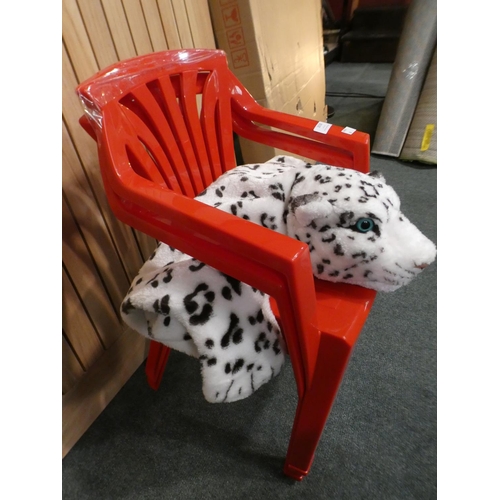 3038 - Two children's red plastic chairs and a snow leopard rug * this lot is subject to VAT