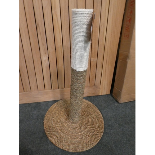 3039 - A Sherwood tall cat scratching post * this lot is subject to VAT