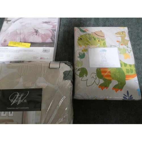 3062 - Four mixed style double duvet sets * this lot is subject to VAT