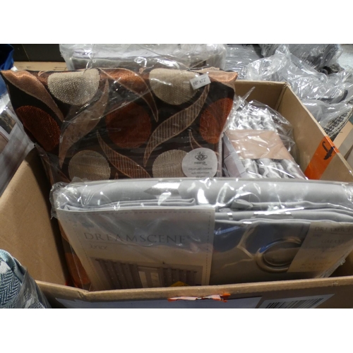 3067 - A box of miscellaneous curtain sets * this lot is subject to VAT