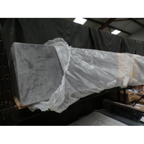 3195 - A light grey 4ft divan bed base * this lot is subject to VAT