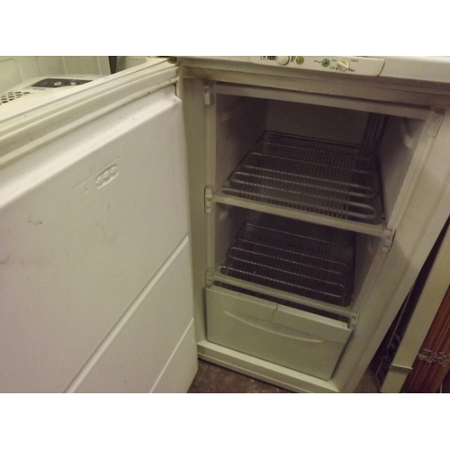 2227 - Whirlpool undercounter freezer