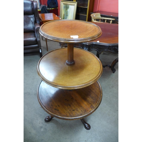 15 - A George III mahogany three tier circular dumb waiter