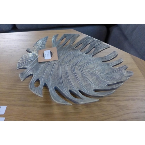 1414 - A metallic finish cheese plant leaf dish, 34 x 29cms (2019711)   #