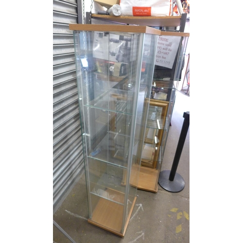 2041 - 2 Glass display cabinets with mirror - one missing door a/f