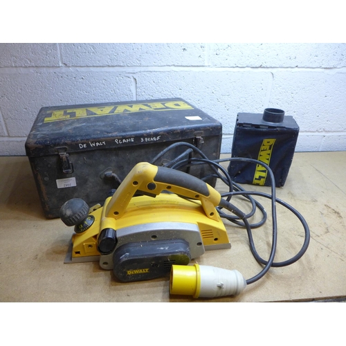 2042 - DeWalt 3 phase planer in metal case - W