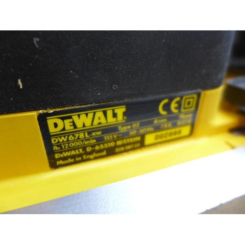 2042 - DeWalt 3 phase planer in metal case - W