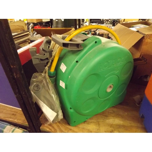 2426 - Hozelock hose pipe reel