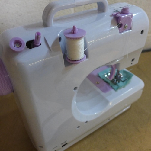 2192 - FHSM-505A sewing machine - battery & mains