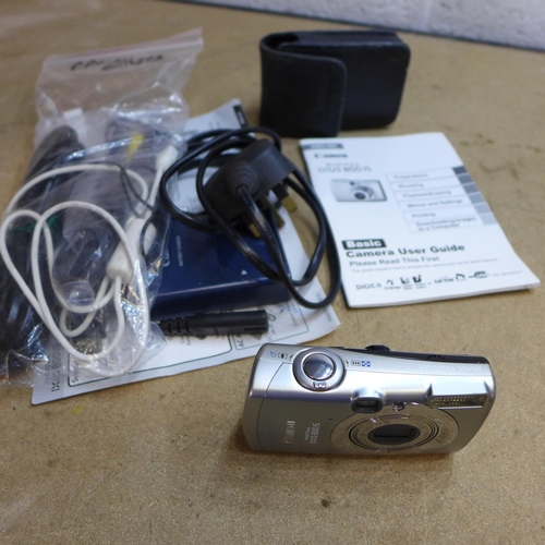 2994 - Canon Ixus 8001S digital 6mp camera kit - W