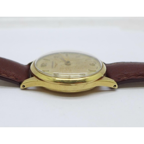 1022 - A 9ct gold cased gentleman's Longines wristwatch with original box, the case back with inscription, ... 