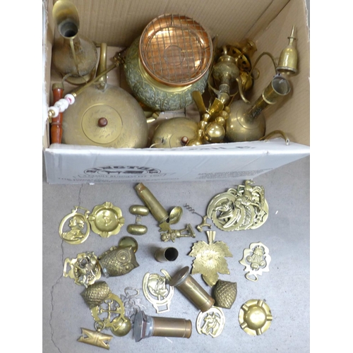 1078 - A collection of brassware including horse brasses **PLEASE NOTE THIS LOT IS NOT ELIGIBLE FOR POSTING... 