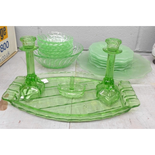 1093 - A collection of green glassware **PLEASE NOTE THIS LOT IS NOT ELIGIBLE FOR POSTING AND PACKING**