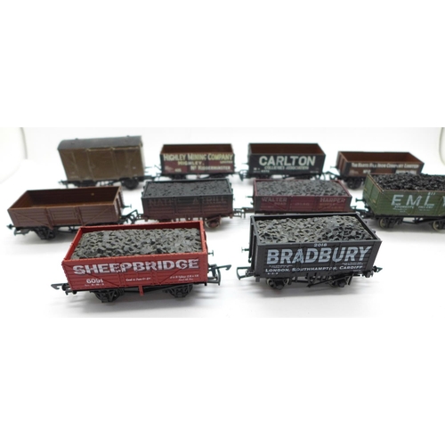 673 - Ten Mainline OO gauge wagons