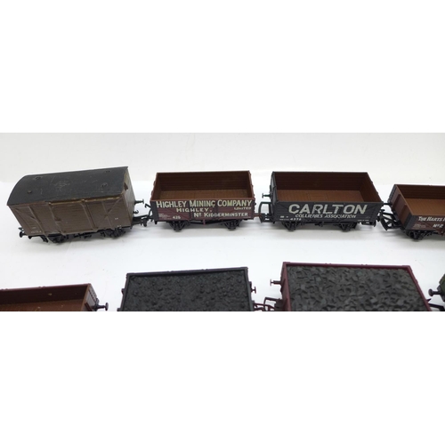 673 - Ten Mainline OO gauge wagons