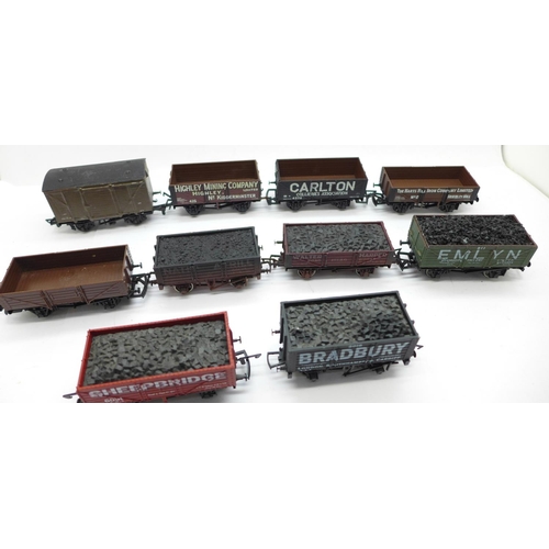 673 - Ten Mainline OO gauge wagons