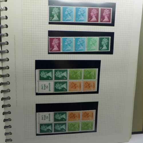 679 - Stamps; GB unmounted mint Machins in album with coils and many booklet panes along with individual s... 