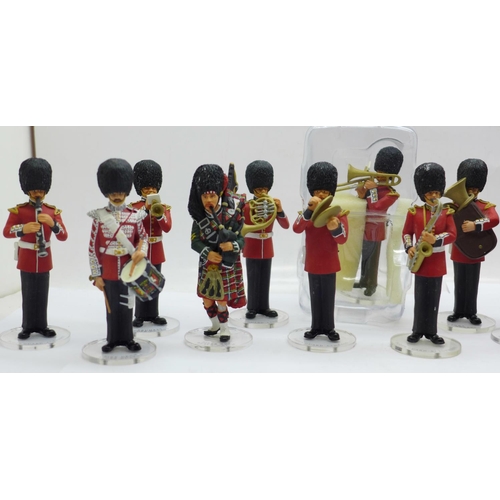 680 - Fifteen metal Corgi Icon series military band themed figures