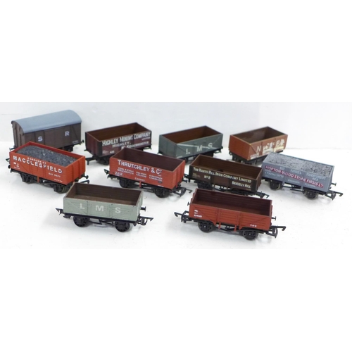 701 - A set of ten Mainline OO gauge model railway wagons