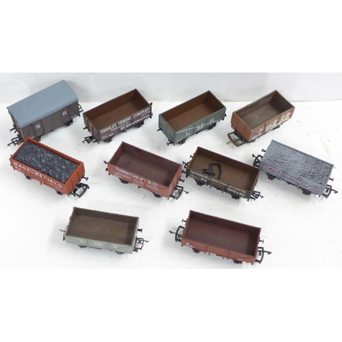 701 - A set of ten Mainline OO gauge model railway wagons