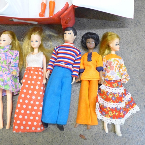 779 - A collection of 1970's Palitoy Pippa dolls