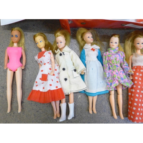 779 - A collection of 1970's Palitoy Pippa dolls