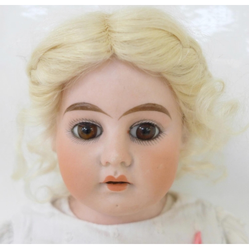 829 - A German Ernst Heubach bisque head doll with brown open eyes, 902-4/0 identification mark, circa 190... 