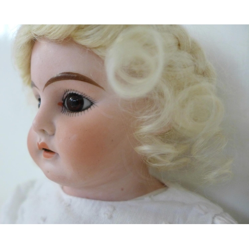 829 - A German Ernst Heubach bisque head doll with brown open eyes, 902-4/0 identification mark, circa 190... 