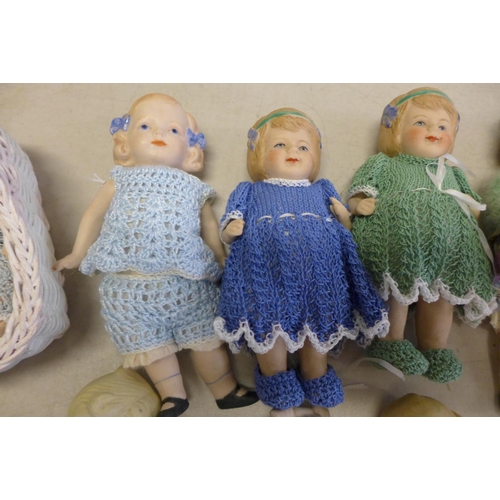 837 - A straw basket containing French and German dolls