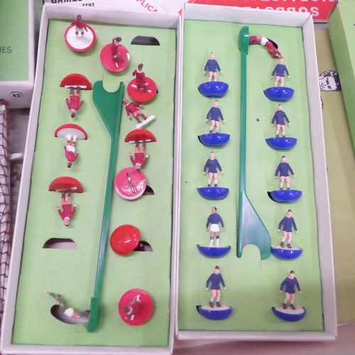 850 - A Subbuteo football game, two plastic model cars, one a/f, two puppets, a soft toy, etc.