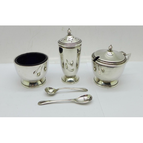 890 - A silver cruet set, Birmingham 1968, 88g, boxed