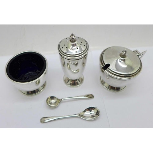 890 - A silver cruet set, Birmingham 1968, 88g, boxed