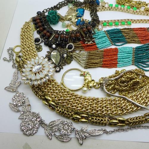 910 - Ten statement necklaces