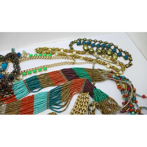 910 - Ten statement necklaces