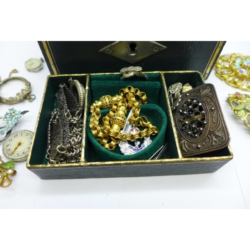 924 - Vintage jewellery including a Royal Navy sweetheart brooch