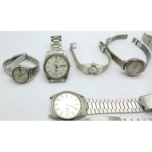 928 - Six Seiko wristwatches and two Seiko bracelet straps