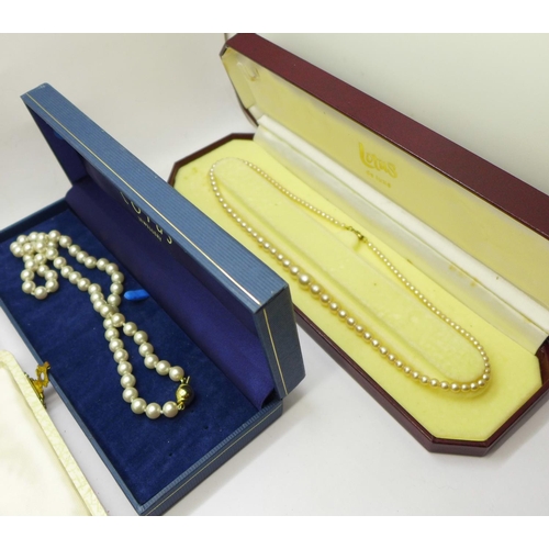 932 - A collection of pearls, one with silver clasp, boxed