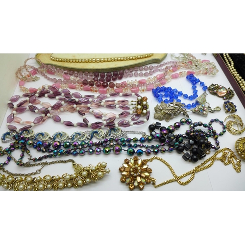 935 - Vintage jewellery