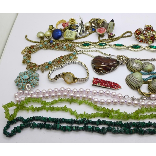 937 - Costume jewellery