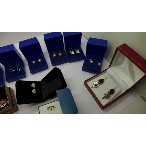 942 - Nineteen pairs of earrings; silver and silver gilt and one pair of 9ct gold hoop earrings, 0.6g