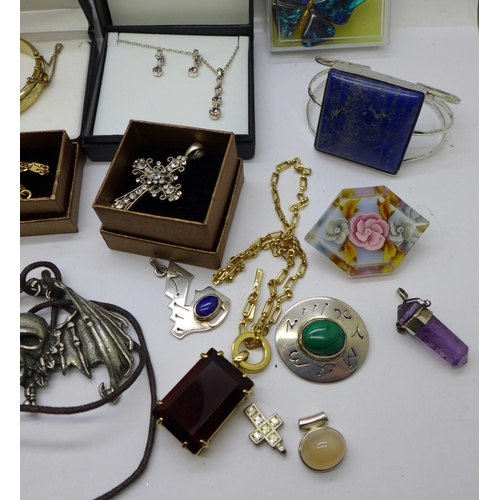 945 - Costume jewellery including a rolled gold bangle, etc.