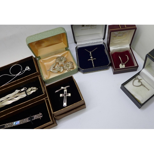 946 - Silver jewellery, boxed