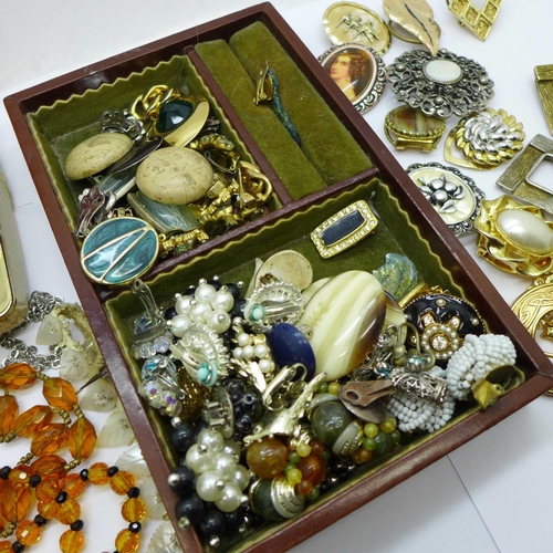 954 - Vintage clip-on earrings, scarf clips and costume jewellery