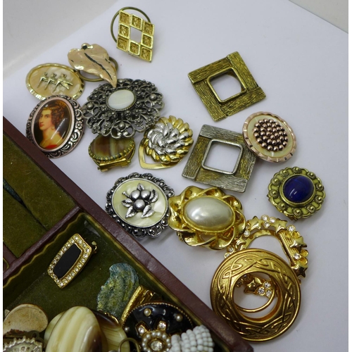 954 - Vintage clip-on earrings, scarf clips and costume jewellery